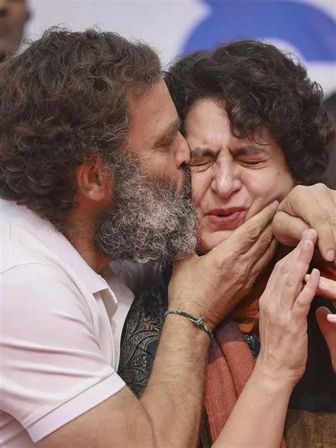 Rahul Gandhi, Priyanka sibling love during Bharat Jodo Yatra | Times of ...