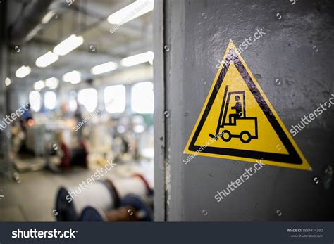 Factory Sign 的图像结果