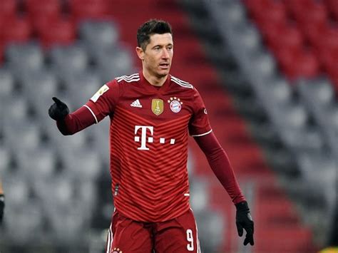 Bundesliga: Bayern Munich's Robert Lewandowski breaks Gerd Muller's 49 ...