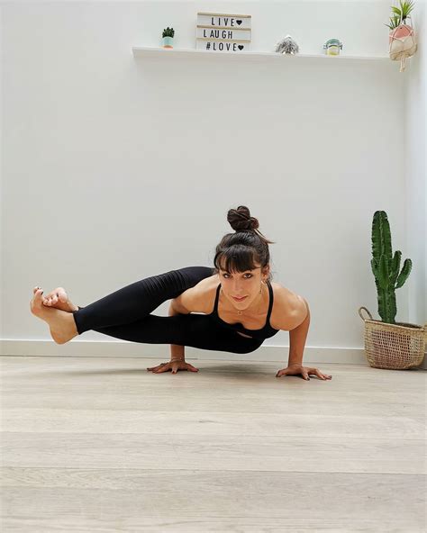 30岁之后开始练瑜伽,让女人越活越明白|体式|右腿|左腿_新浪新闻