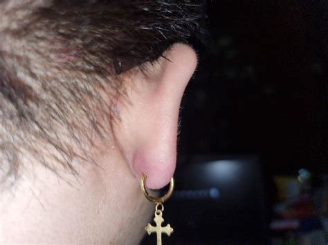 Swelling at the back of my earlobe : r/piercing