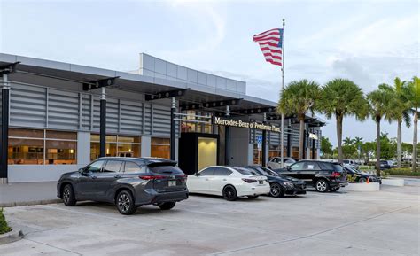 En Mercedes-Benz of Pembroke Pines Hablamos Español - Pembroke Pines, FL