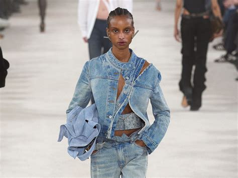 El acto solemne de Glenn Martens para Y/Project FW23 - HIGHXTAR.