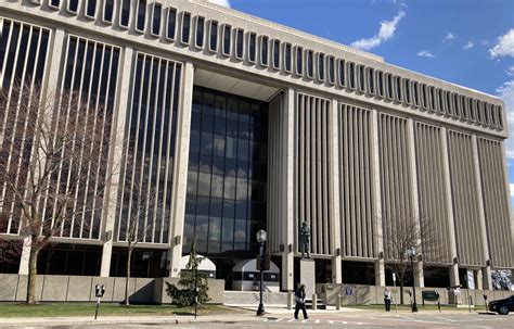 Two candidates compete for new judgeship at Macomb County Probate Court ...