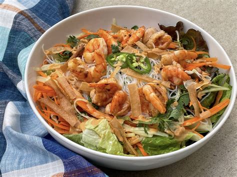 DECONSTRUCTED VIETNAMESE SPRING ROLL SALAD - sammywongskitchen