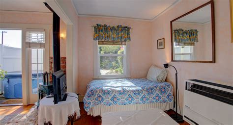 Wood Thrush Cottage Santa Barbara | Private Cottages Santa Barbara