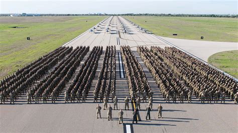 US holds world’s BIGGEST elephant walk with 4,000 airmen and 80 ...