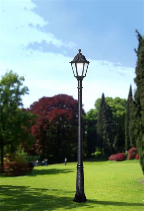 Fumagalli Ricu Noemi 2500mm Pole Light | Gate Light | The Light Library