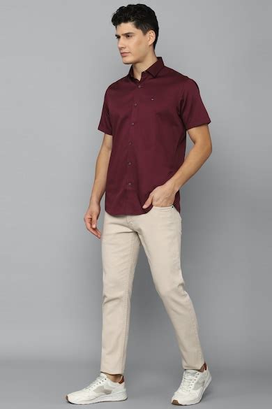 Buy Men Maroon Slim Fit Solid Half Sleeves Casual Shirt Online - 859831 ...