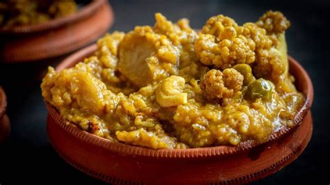 ভোগের খিচুড়ি ছাড়া পুজো হয় নাকি? শিখুন বনেদিবাড়ির রেসিপি - Bonedi ...