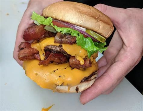 A hidden gem in Parksville BC - Reviews, Photos - PaPa's Burgers ...