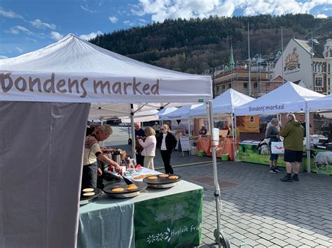 Bondens Marked på Fisketorget i Bergen, Fisketorget, Bergen, 12 April ...