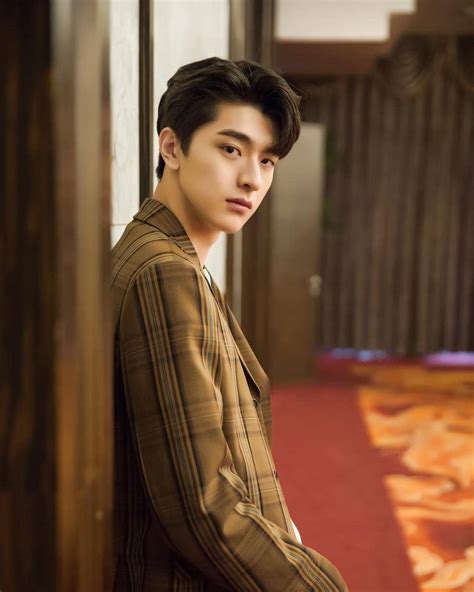 Get To Know: Sweet and Dreamy Leading Man Lin Yi of 'Love Scenery ...