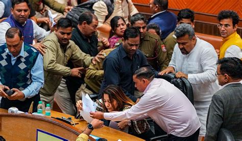 MCD brawl: Mayor files complaint against BJP councillors; standing ...