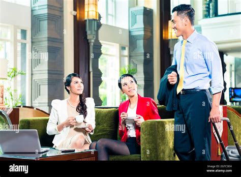 Business People Greeting 的图像结果