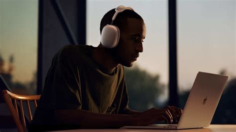 Apple AirPods Max craftsmanship makes other headphones look like toys ...