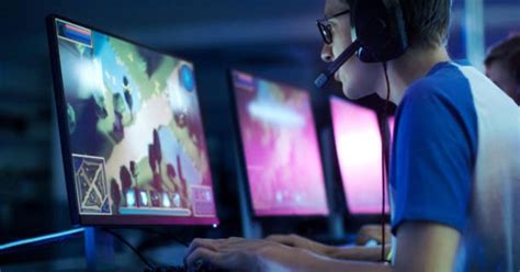 Relish Delicious Food While You Play Your Favourite Games At These 7 ...