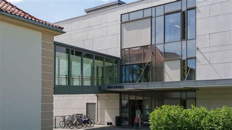 Undersøkelse om bruk av hjemmetjenester - Oslo kommune - Aktuelt Minimalist Background Background Background