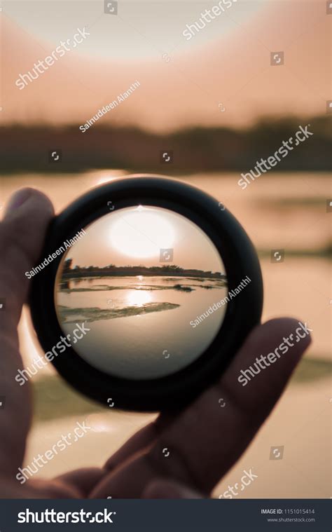 View through Camera Lens 的图像结果