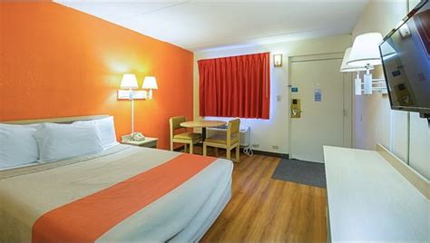 MOTEL 6 DUBUQUE - Hotel Reviews, Photos, Rate Comparison - Tripadvisor