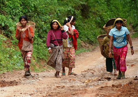 Mynmar Local People 的图像结果