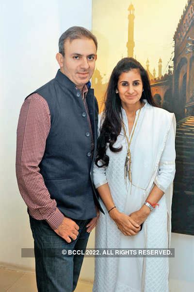 Javed Akhtar (L) inaugurates Sudip Roy's solo exhibition in Delhi