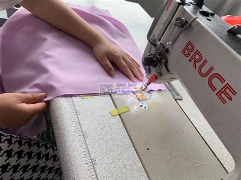 现代缝纫机在工作过程中高清图片下载-正版图片505220796-摄图网