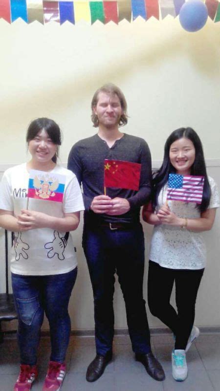 [外语系]留学生们欢聚一堂 共度假期美好时光---外语系俄语专业学生在俄罗斯欢度五一-哈尔滨石油学院