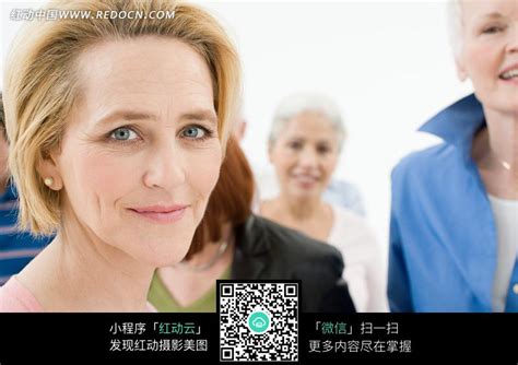 微笑的外国中年妇女的特写图片免费下载_红动中国