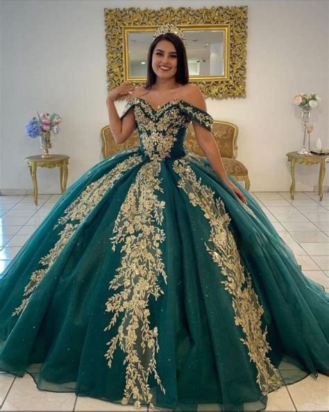 Pin on Trajes boda. Quinceañera. Fiesta (no ventas) | Green quinceanera ...