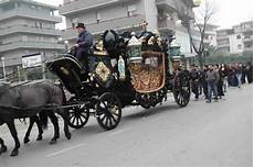 carrozze per cavalli banda musicale cavalli e carrozze per i funerali di un carrozze per cavalli banda musicale cavalli e carrozze per i funerali di un