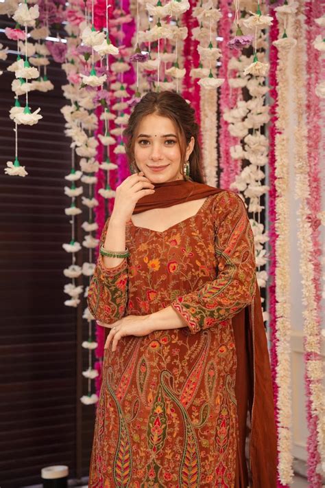 Caramel classic heavy embroidered suit set