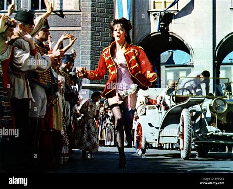 Natalie Wood Great Race 1965 Stock Photos & Natalie Wood Great Race ...