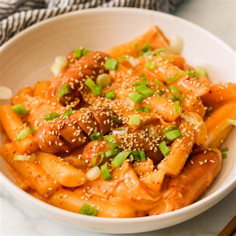 https://whatgreatgrandmaate.com/wp-content/uploads/2023/08/rose-tteokbokki-sq.jpg?utm_source=chatgpt.com