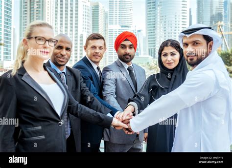 Multiracial Business People 的图像结果