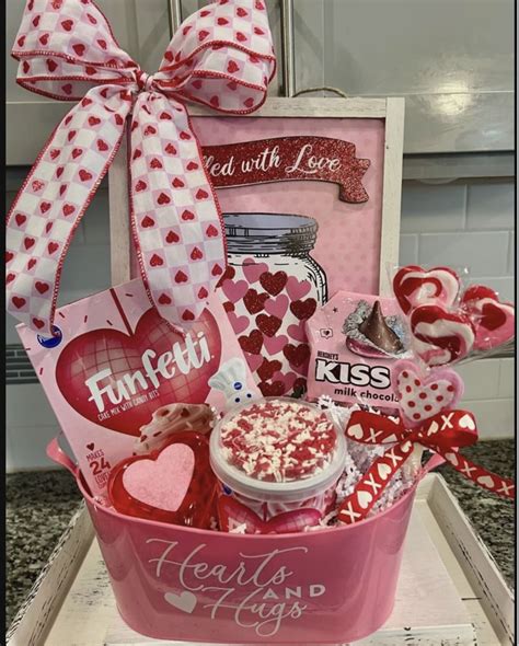 19 Insanely Cute Valentine's Day Gift Basket Ideas