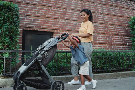 Top Tips for Choosing a Stroller that is Safe for Baby