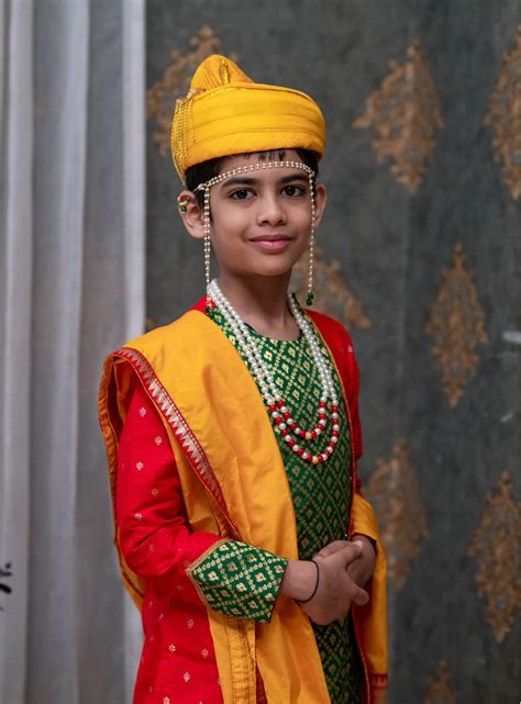 Sunshine Yellow Mysore silk sovale uparane set with intricate Peacock ...