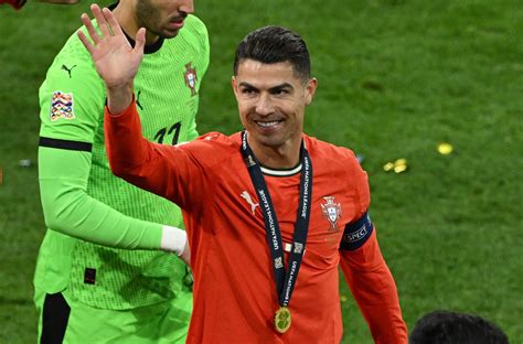 Ronaldo's huge salary when staying at Al Nasr revealed, far surpassing ...