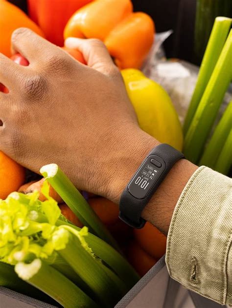 Garmin vivosmart 5 Fitness Activity Tracker with Wrist Based Heart Rate ...