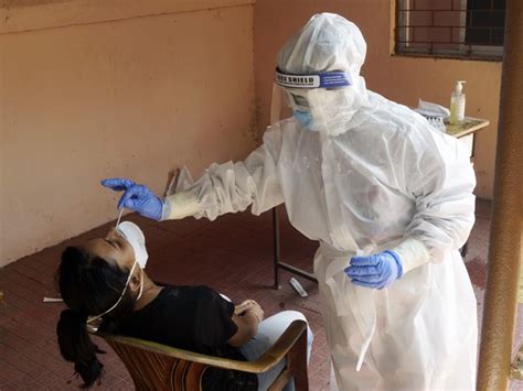 Pakistan logs 698 new COVID infections, 9 deaths