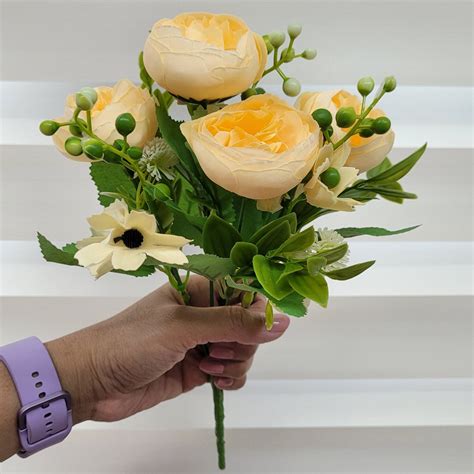 Light Yellow Peony Bunch With Fillers A630 – EBAKE