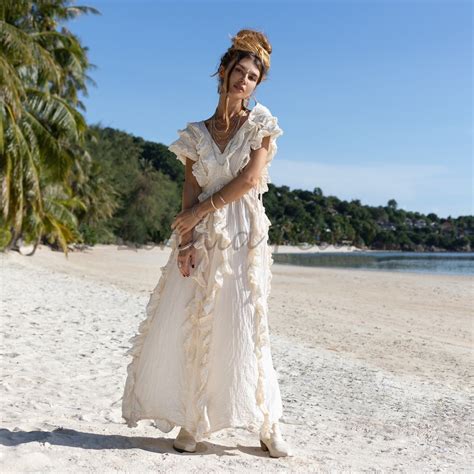 Cream colored beach wedding dresses | Beachweddingtips.com