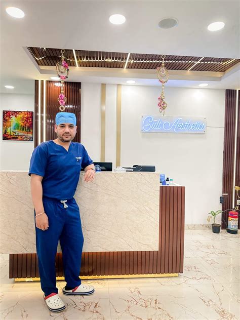 Best Hair Transplant Clinic in Gurgaon 800+ Cases | Dr. Solanki