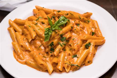 PASTA W/ VODKA SAUCE – Frank's Pizza & Italian Restaurant