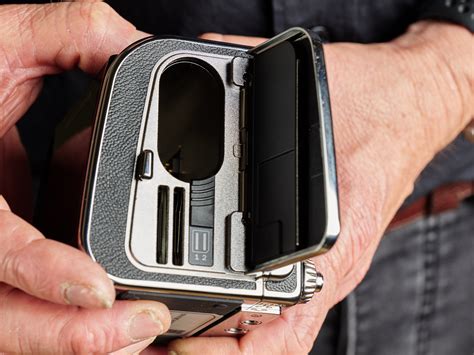 Hands-on with the Hasselblad CFV II 50C and 907X | TrendlyNews | # ...