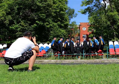 俄罗斯毕业生在克里姆林宫进行华尔兹舞彩排-国际频道-内蒙古新闻网