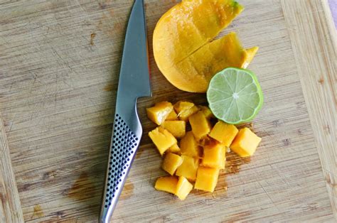 The Best Way to Peel a Mango « Food Hacks :: WonderHowTo