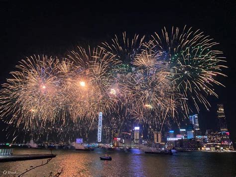 New Year’s Eve Countdown Fireworks Display – Star Victoria Harbor Tour and Ferry - Klook India