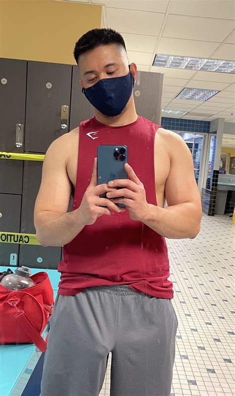 Freeballing at the gym | Scrolller